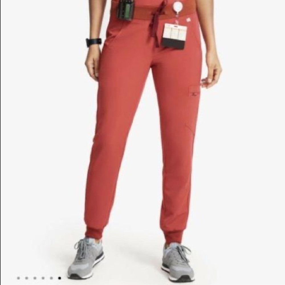 Figs SET Zamora Jogger- Clay, Small Tall, Small 1 pocket top